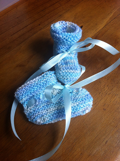 Ravelry: Simple Baby Booties pattern by The Knit Guru