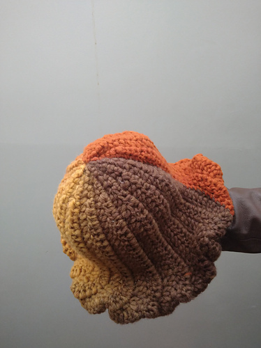 Ravelry: Fujiami hat（藤編みハット） pattern by Jun Shibata（柴田淳）