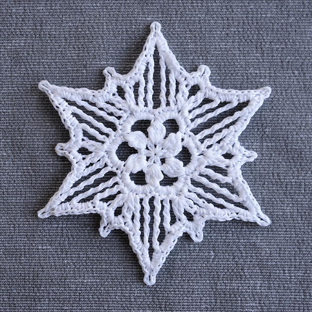 Ravelry Cake Head Snowflake pattern by Jessica Wifall