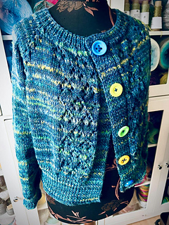 Liloppi S247 850m + Eden Cottage Yarns 870m
druty 4 i 5mm
rozmiar M
