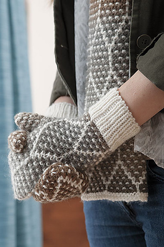 Honeycomb Scarf Toque and Mitts photo 5