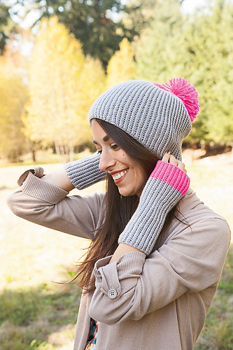 Airdrie Hat and Mitts Set photo 2