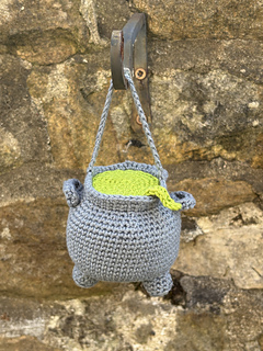 Cauldron can be used as a hanging ornament.