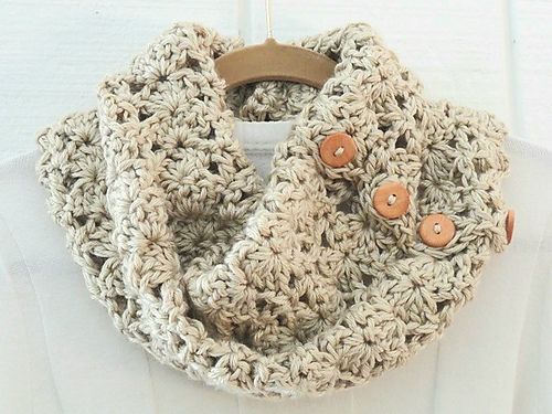 Chunky Lace Cowl and Beanie photo 1