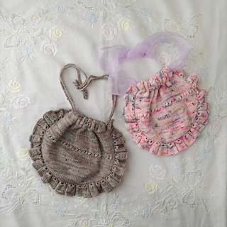Ravelry: Frill Pouch pattern by Kazumi Y
