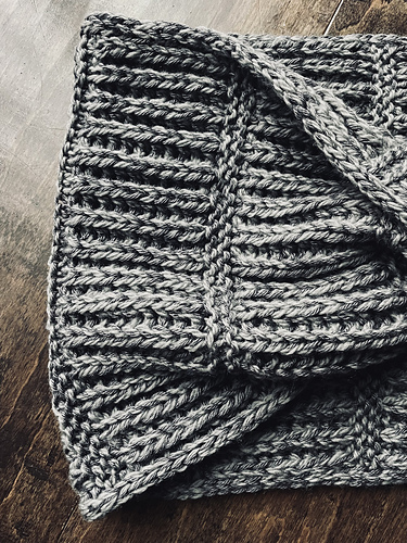 Garter-Fisk Cowl - Kendra Elaine
