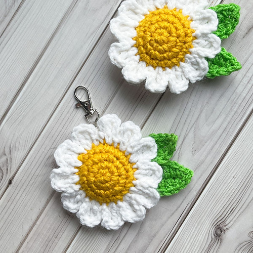 Ravelry: Daisy Keychain pattern by Kimberly Arenas/The Caffeinated Snail