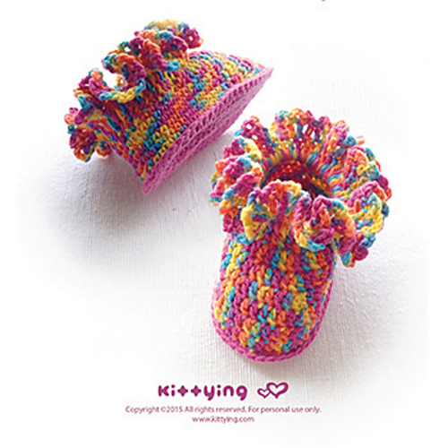 Ravelry: Ruffled Coral Baby Booties pattern by Kittying Ying