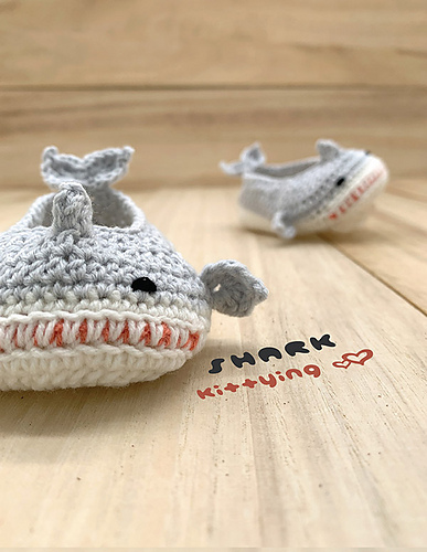 Ravelry: Shark Baby Booties pattern by Kittying Ying