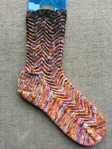Ravelry: Metamorph Socks pattern by Louise Robert