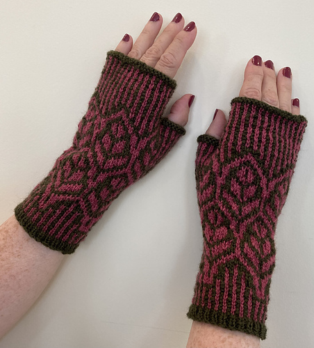 Hedgerow Fingerless Mittens photo 7