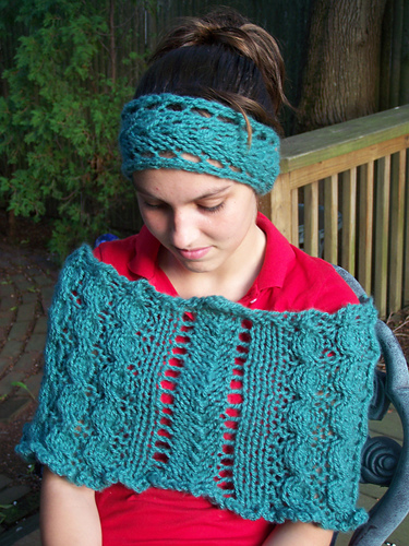 Lacy Cabled Cape & Headband photo 4