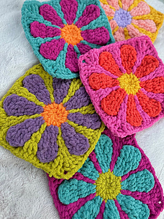 Picture from etsy.
https://www.etsy.com/listing/1492097463/summer-of-love-square-crochet-pattern?ref=share_v4_lx