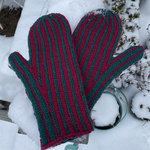 Ravelry: Thumbs Up Mittens pattern by Knitwise Design