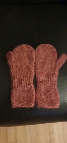 Tovede restegarnsvotter - Malin Karlsen