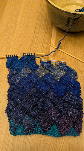 On size 6 needles for a 2nd attempt.