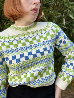 Keriann is wearing a size 2