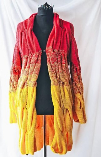 Oversized pleated cardigan – cozy, modern, and stylish