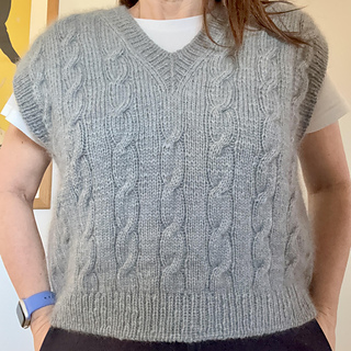 size: 5
yarn: Louie & Lola Merino Possum Fingering + Isager Silk Mohair