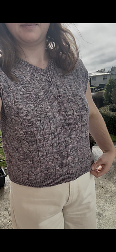 size: 7
yarn: Hand dyed Broadway merino superwash DK