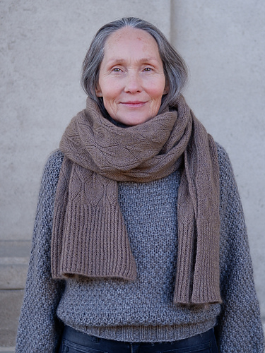 Ravelry: Olive Scarf pattern by Pernille Larsen