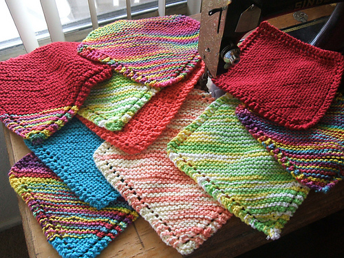 Garter Dishcloth with Pointy Corners photo 1