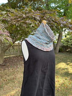 Sample at pattern gauge with a US10 (6.0 mm needle) and fitted upper neck.