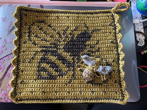 Bee Potholder photo 5