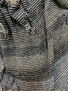 Many ends to weave inn.