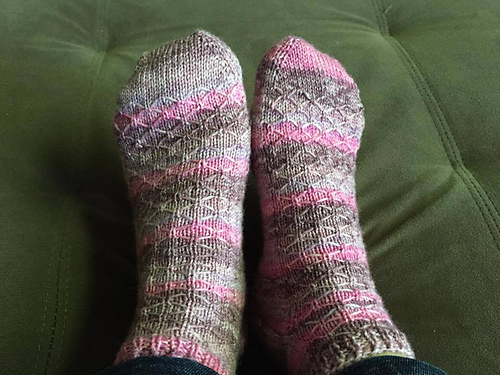 Quilted Lattice Toe-up Socks photo 2