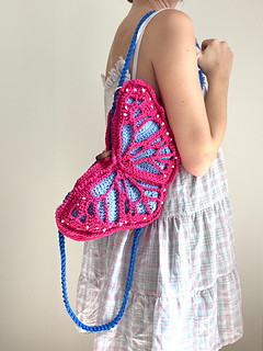Photo from tester Amy @amycorecrochet (IG)
Yarn: Weight 3 Cotton
About 300g in total
Hook: 4 mm
Bag size: 35 x 18 cm (13.8 x 7.1 in)