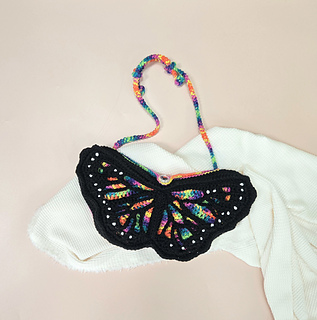 Photo from tester Carly @bumbeeworks (IG)
Yarn: Crafter's Secret Cotton, 100% cotton, 4 wt
~180 yds of main color, ~35 yds black
Hook: 4.5 mm for bag, 3.75 mm for strap
Bag size: 31.1 x 13.3 x 3.2 cm
(12.25 x 5.25 x 1.25 in)