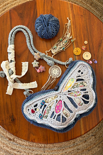 Photo from tester Pri Ya @_priya_ms (IG)
Yarn: Color A: Hobbii Mocktail - 80 g;
Color B: 2 strands of Schachenmayr Catania - 10 g
Hook: 6 mm
Bag size: 38.1 x 20.3 cm (15 x 8 in)