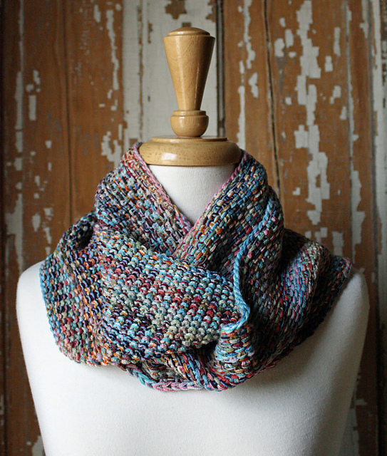 Ravelry Knit Infinity Cowl pattern by Leslie North