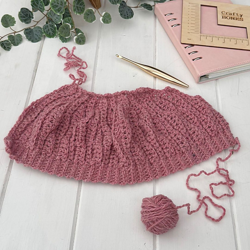 Varme og teksturert lue - Crafty Bones / Leanna Haughian