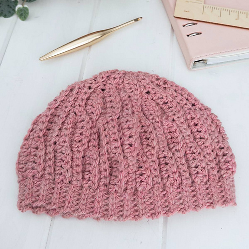 Varme og teksturert lue - Crafty Bones / Leanna Haughian