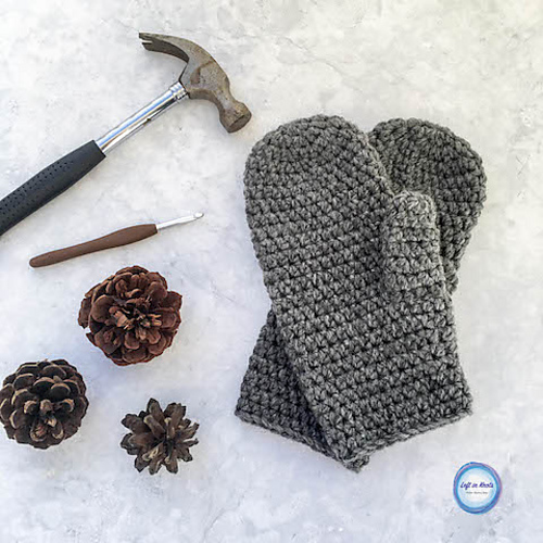 Ravelry Basic Bulky Men's Mittens pattern by Megan Meyer