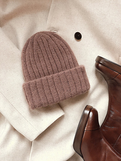 Classic Ribbed Beanie pattern by Lia Lykke