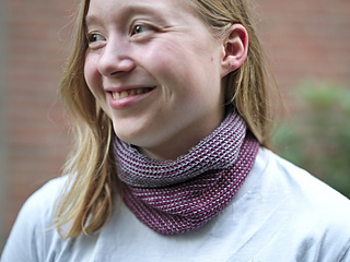 Ravelry: Silberbeere Cowl pattern by Tanja Osswald