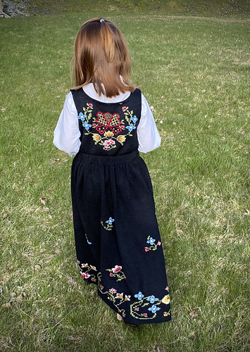 Gudbrandsdalen Festdrakt - Lill C. Schei