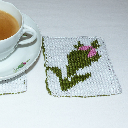 Rose Bud Coaster in 3-Colored Double Knitting photo 1
