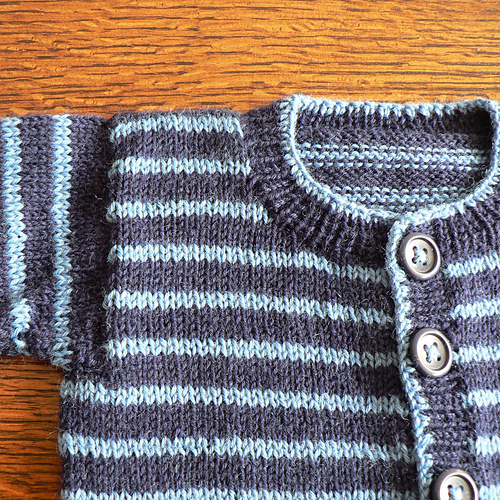 Two-ball baby cardigan photo 4