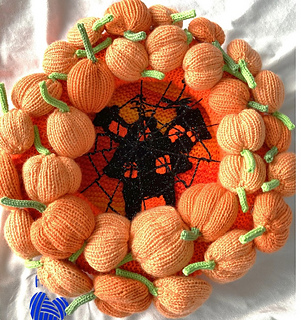 Ravelry: Halloween Countdown pumpkin wreath pattern by fran Low