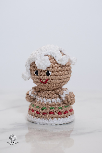 Ravelry: Mini Gingerbread Woman pattern by Ana Carolina Figueiredo