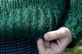 Blasta colour Ailm held with Cushendale ‘Mohair’ colour Forest