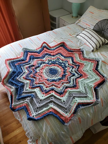 Ravelry: Ridged Round Ripple Blanket pattern by Hooked by Robin