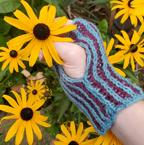 Ravelry: Two Color Rib Brioche Mitts pattern by Allyson S