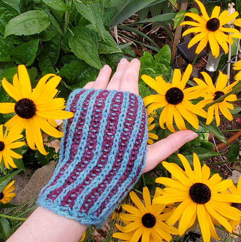 Ravelry: Two Color Rib Brioche Mitts pattern by Allyson S