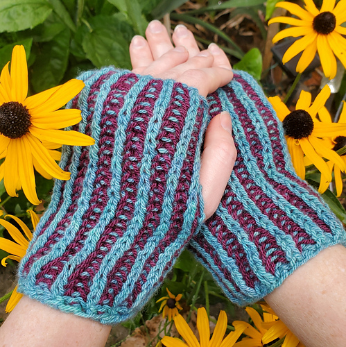 Ravelry: Two Color Rib Brioche Mitts pattern by Allyson S
