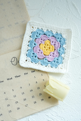Crochet Shell Stitch Granny Square - Loopara Crochet